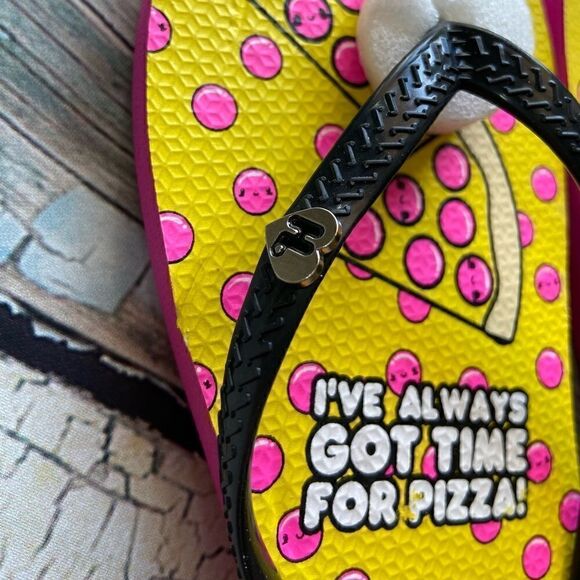 Harajuku Lovers by Gwen Stefani Pizza Flip Flops - Picture 4 of 5